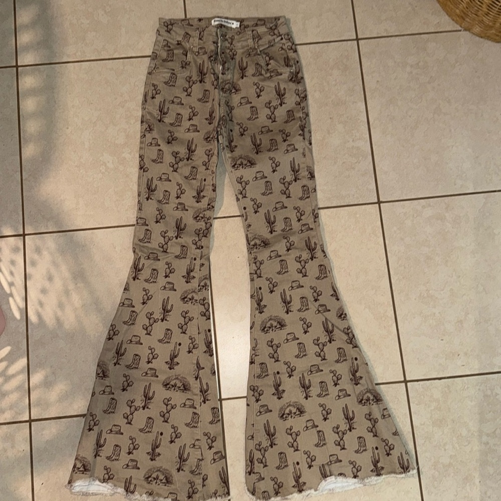 Ranch dress’n size 2 flares jeans.  2 x 36